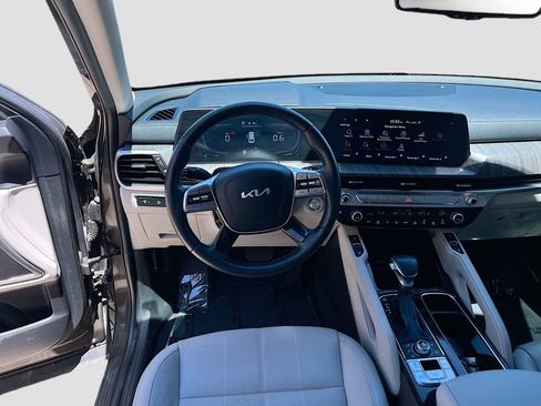 Used 2024 Kia Telluride EX w/ EX Captain's Chair Package AWD/4WD image 24