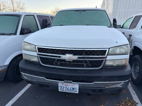 Used 2006 Chevrolet Silverado 2500 LT w/ Onstar Plus Package image 2