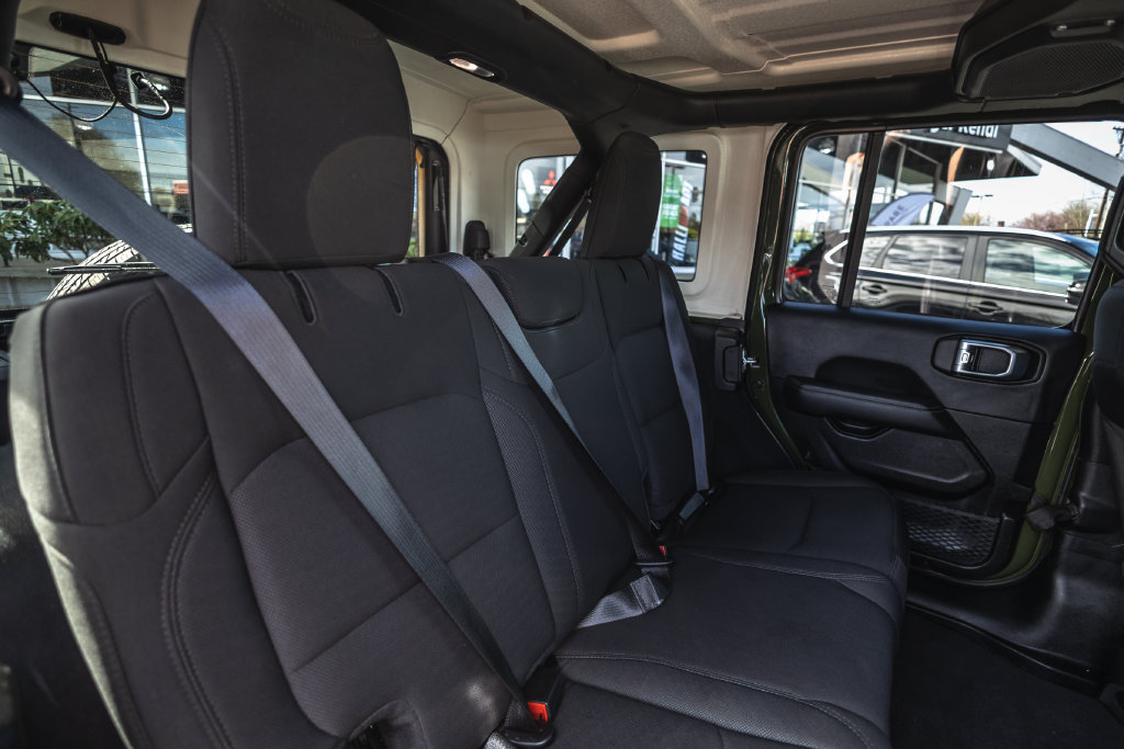 Used 2023 Jeep Wrangler Unlimited Sahara AWD/4WD image 31