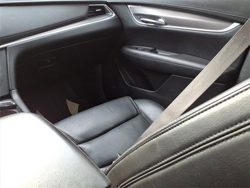 Used 2017 Cadillac XT5 Luxury w/ LPO, Wheel Lock Package image 10