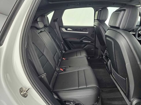 Used 2025 Porsche Cayenne image 12