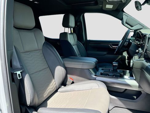 Used 2024 Chevrolet Silverado 1500 ZR2 w/ Technology Package image 31