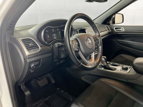 Used 2022 Jeep Grand Cherokee Laredo X image 9