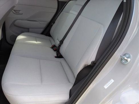 Used 2025 Hyundai Kona SEL image 18