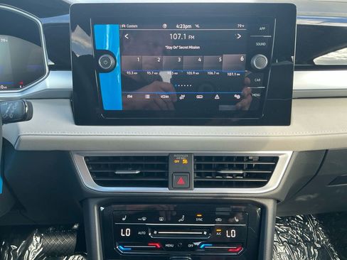New 2025 Volkswagen Taos SE image 25