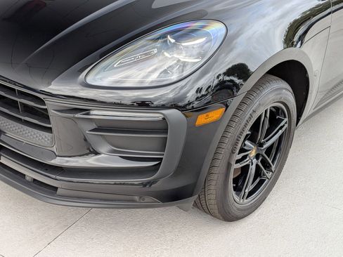 Certified 2025 Porsche Macan image 12