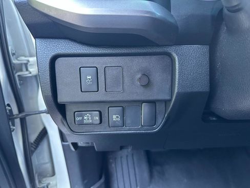 Used 2021 Toyota Tacoma SR5 w/ Technology Package AWD/4WD image 30