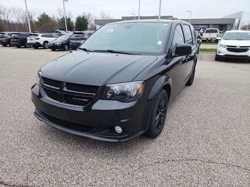 Used 2019 Dodge Grand Caravan GT image 3
