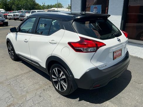 Used 2019 Nissan Kicks SR w/ SR Premium Package FWD image 5
