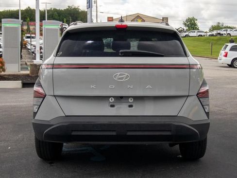 Used 2024 Hyundai Kona SEL FWD image 11