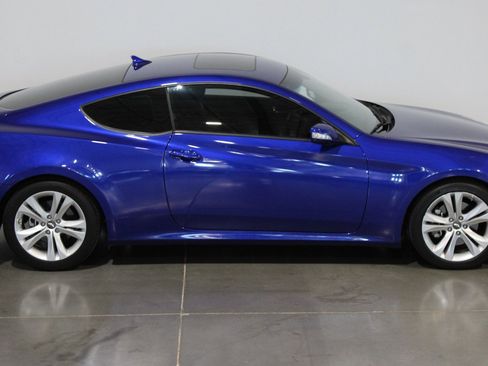 Used 2012 Hyundai Genesis 3.8 image 7