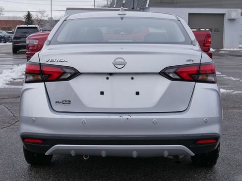 Used 2023 Nissan Versa SV image 5