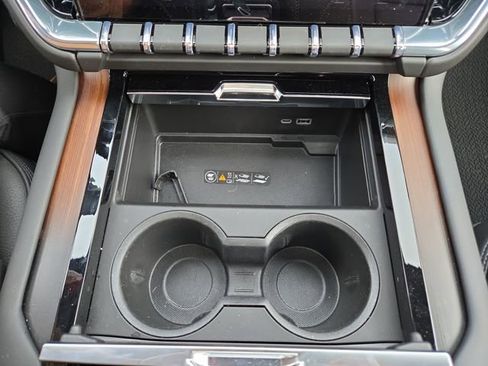 Used 2025 GMC Yukon XL Denali w/ Denali Reserve Package image 25