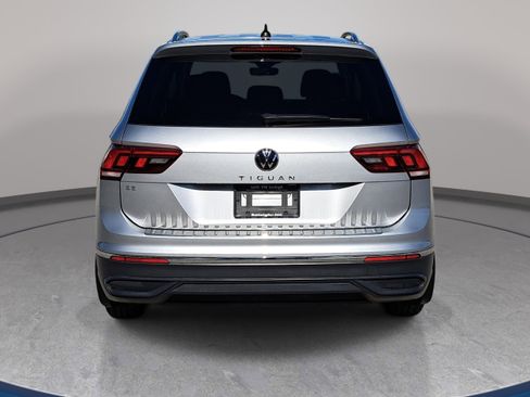 Used 2023 Volkswagen Tiguan SE w/ Panoramic Sunroof Package FWD image 6