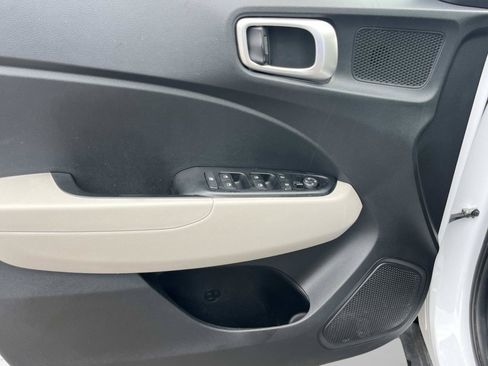 Used 2024 Hyundai Venue SEL FWD image 23