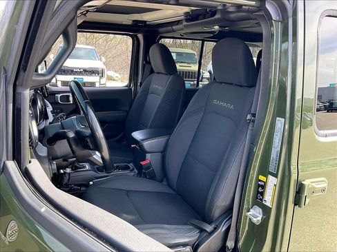 Used 2021 Jeep Wrangler Unlimited Sahara w/ Dual Top Group image 9