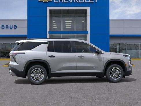 New 2026 Chevrolet Traverse LT w/ Driver Confidence Package FWD image 5