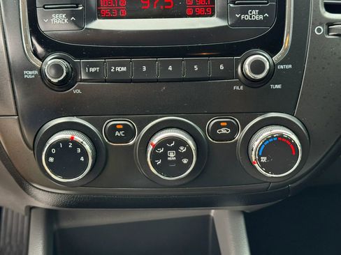 Used 2018 Kia Forte LX image 19