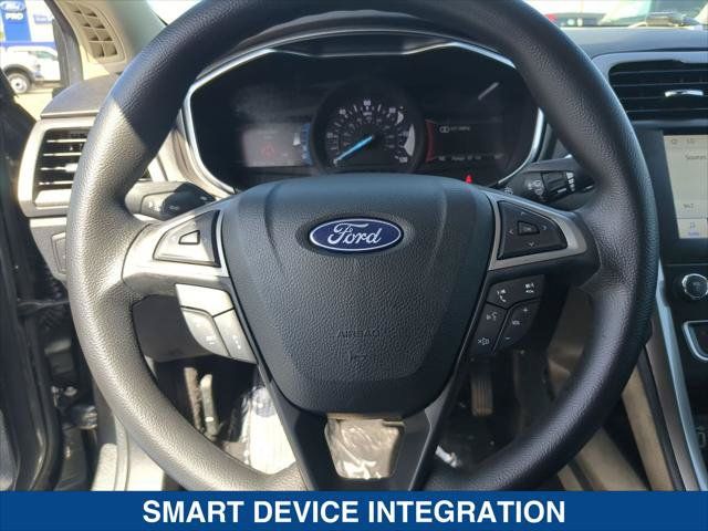 Used 2020 Ford Fusion SE FWD image 13