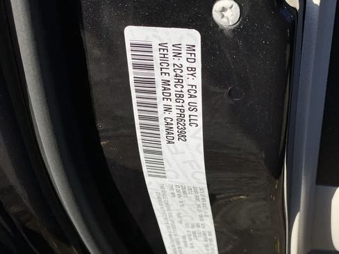 Used 2023 Chrysler Pacifica Touring-L FWD image 29
