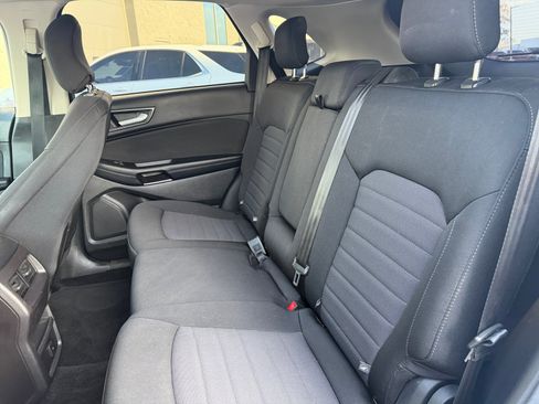 Used 2017 Ford Edge SE FWD image 16
