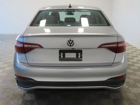 Used 2024 Volkswagen Jetta SE FWD image 4
