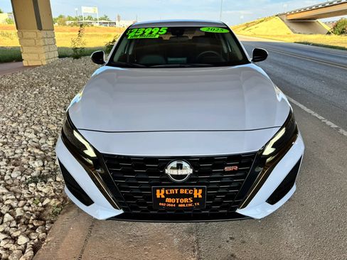 Used 2025 Nissan Altima 2.5 SR FWD image 8