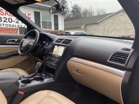 Used 2017 Ford Explorer XLT w/ Equipment Group 202A image 22