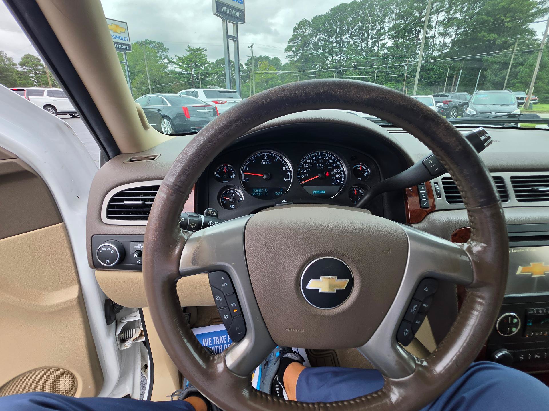 Used 2014 Chevrolet Suburban LTZ AWD/4WD image 18