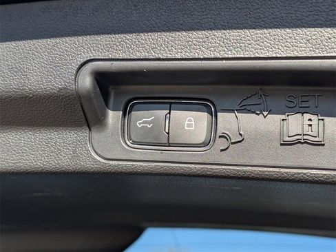 Used 2020 Ford Explorer XLT w/ Equipment Group 202A image 11