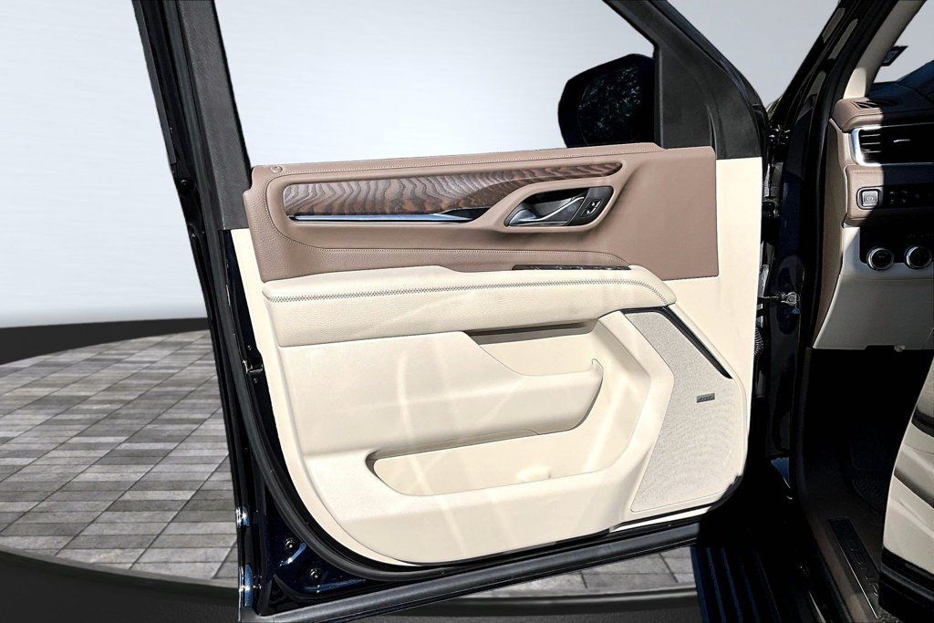 Used 2022 GMC Yukon XL Denali RWD image 13
