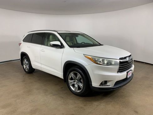 Used 2015 Toyota Highlander Limited w/ Driver Technology Package AWD/4WD image 5