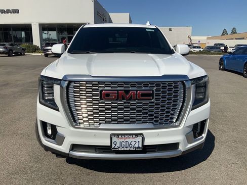Used 2021 GMC Yukon XL Denali w/ Denali Premium Package image 2