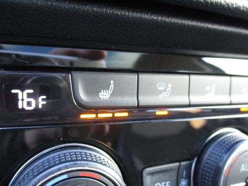 Used 2022 Volkswagen Taos SEL image 15