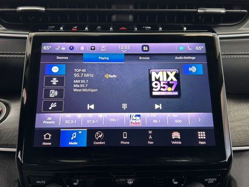 Used 2022 Jeep Grand Cherokee Limited AWD/4WD image 5