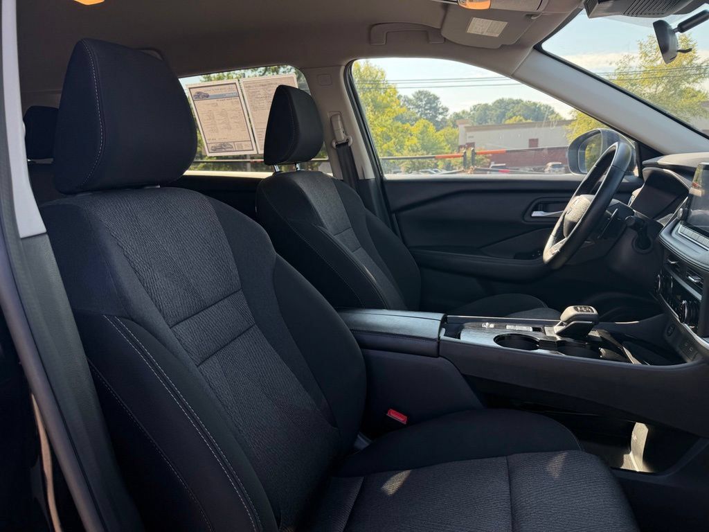 Used 2025 Nissan Rogue SV FWD image 32