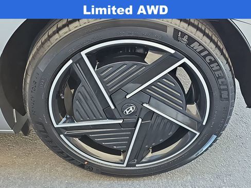 Certified 2025 Hyundai Ioniq 5 Limited AWD/4WD image 12