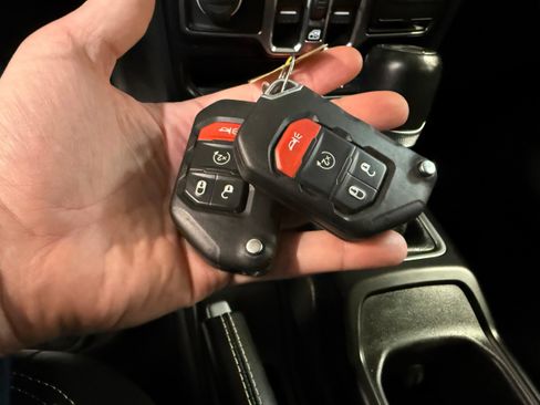 Used 2021 Jeep Wrangler Unlimited Sahara w/ Cold Weather Group AWD/4WD image 35