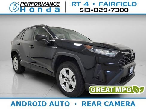 Used 2021 Toyota RAV4 LE image 1