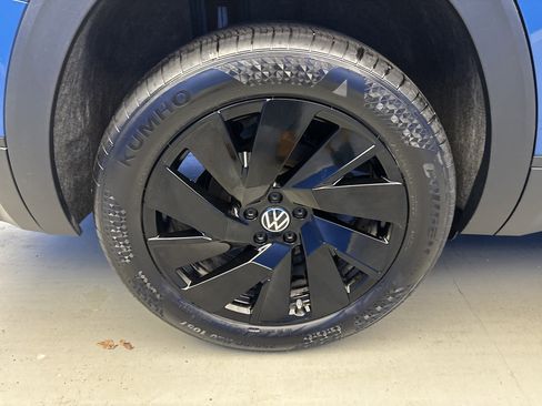 Certified 2025 Volkswagen Atlas SE w/ Panoramic Sunroof Package image 8