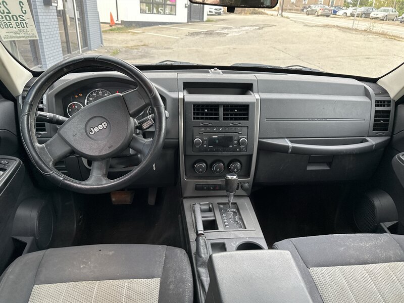Used 2009 Jeep Liberty Sport w/ Popular Equipment Group AWD/4WD image 6