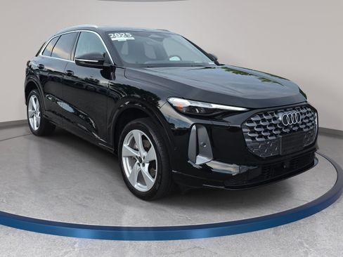 Certified 2025 Audi Q5 Premium w/ Premium Plus AWD/4WD image 3