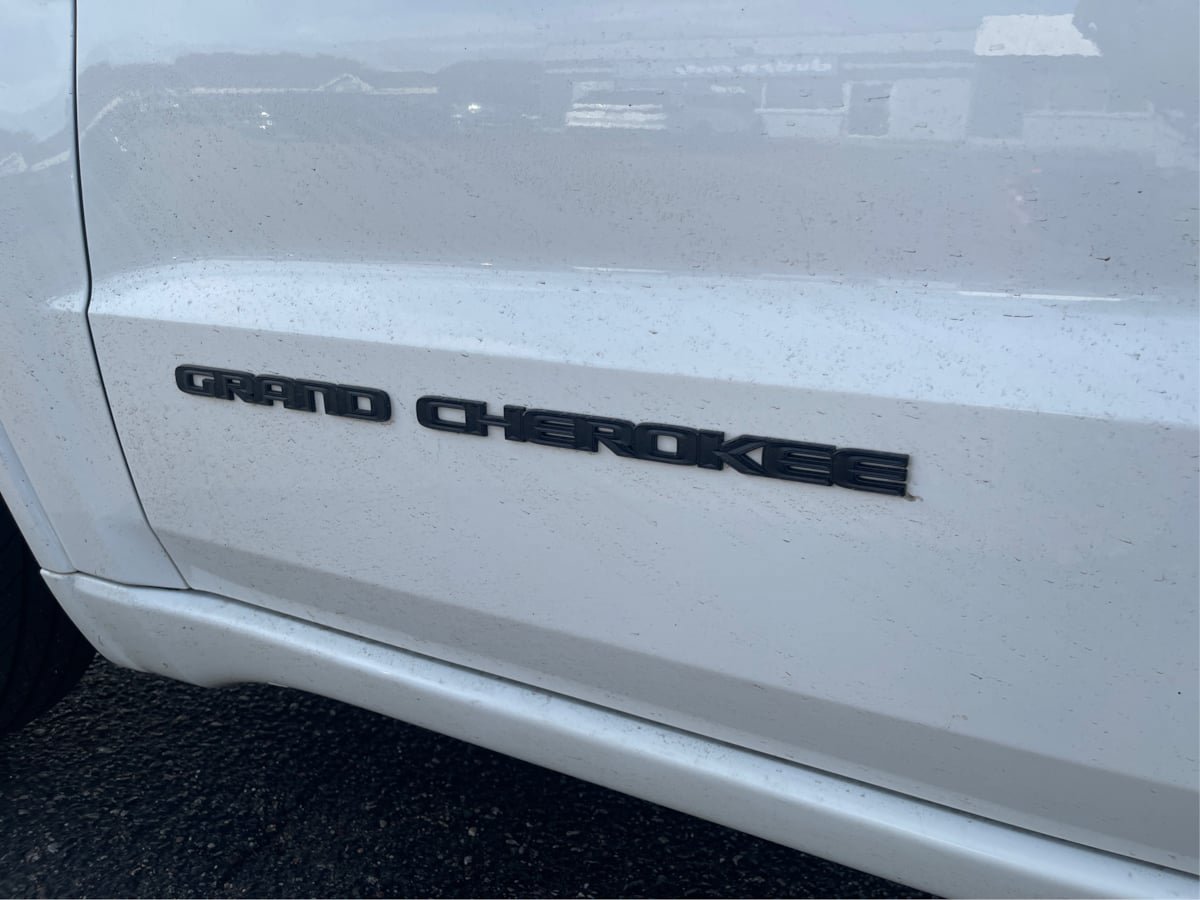 Used 2018 Jeep Grand Cherokee Altitude AWD/4WD image 18