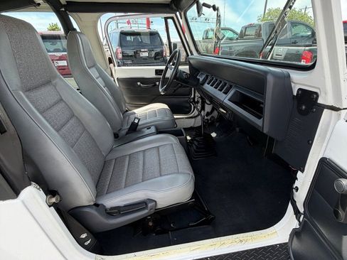 Used 1995 Jeep Wrangler Rio Grande AWD/4WD image 8
