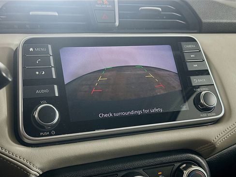 Used 2020 Nissan Versa SV FWD image 22