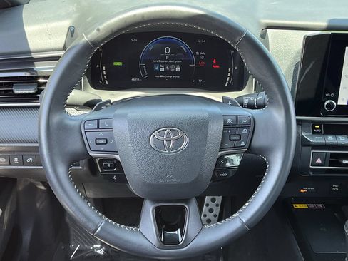 Used 2025 Toyota Camry SE FWD image 11