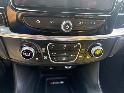 Used 2023 Chevrolet Traverse LT image 28