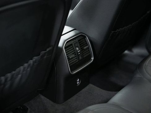 Certified 2024 Porsche Macan image 28