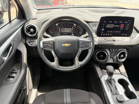Certified 2024 Chevrolet Blazer LT w/ Convenience Package FWD image 17