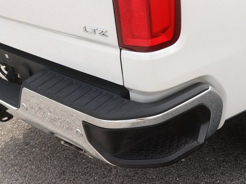 Used 2019 Chevrolet Silverado 1500 LTZ w/ LTZ Premium Package AWD/4WD image 9